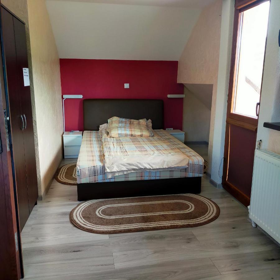 גורה הומורולווי Casa Luna מראה חיצוני תמונה