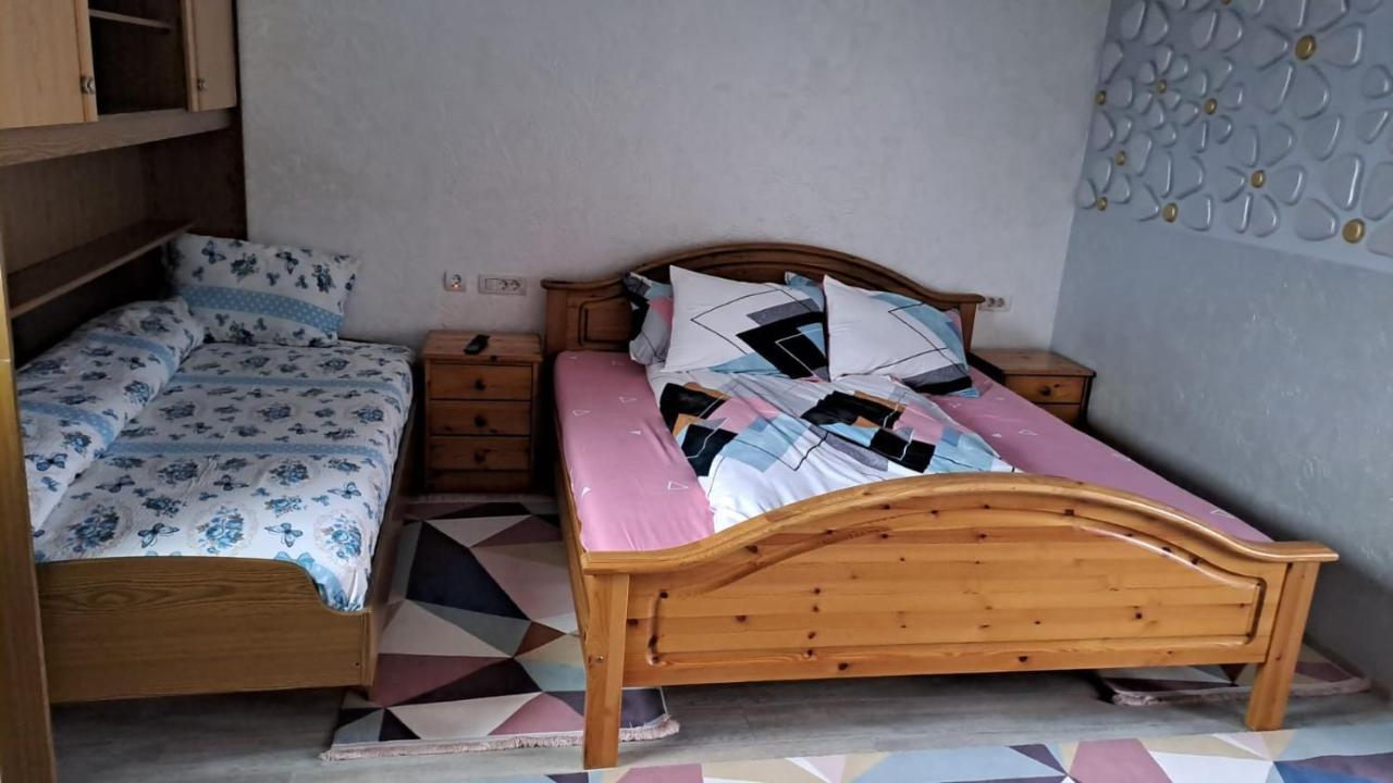 גורה הומורולווי Casa Luna מראה חיצוני תמונה